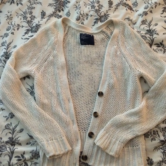 American eagle white knitted sweater