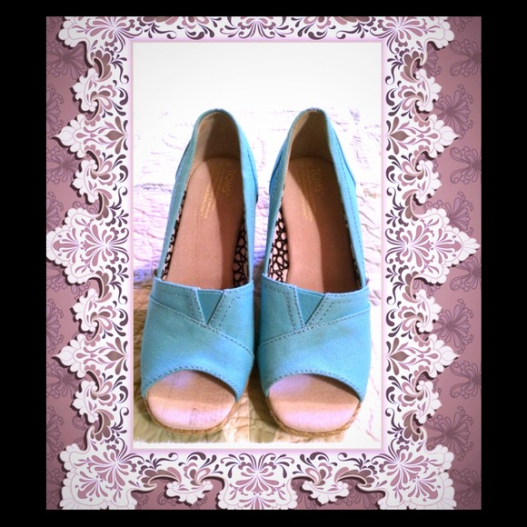 Toms classic canvas platform wedges peep toe 7 U.S.