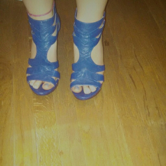 Shoes - Picture 2 of 3