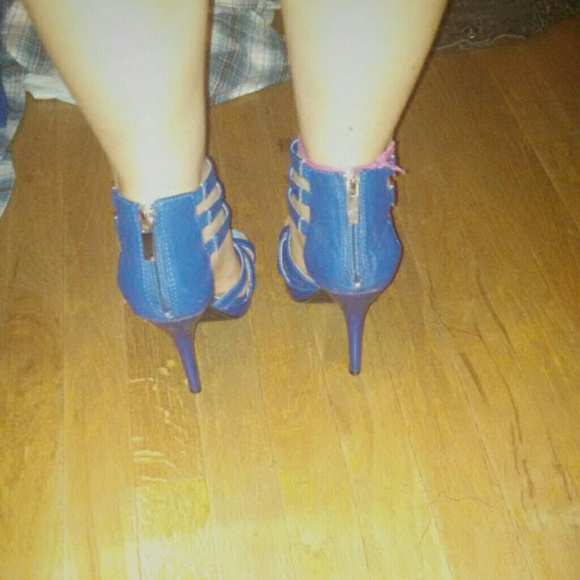 Shoes - Picture 3 of 3