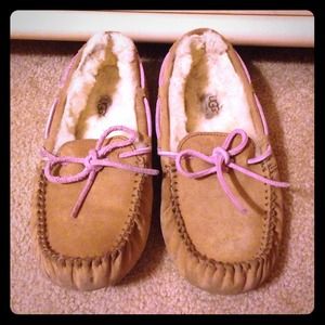 *HOLD*UGG moccasin slippers size 7