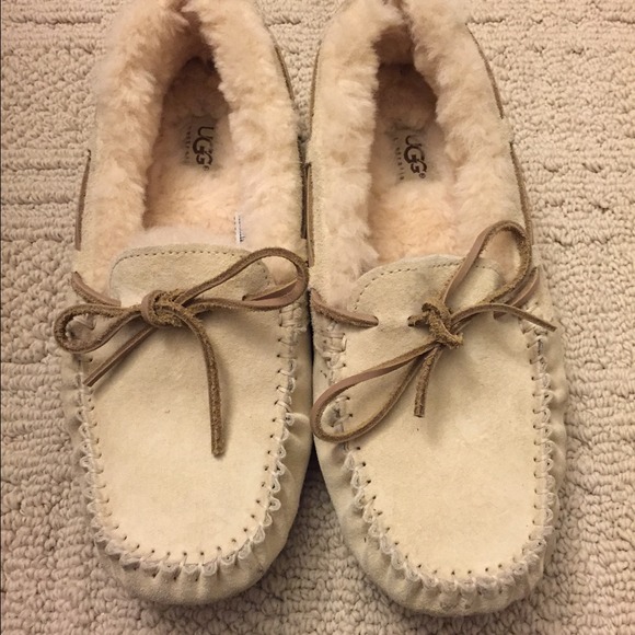 UGG Classic Dakota slipper