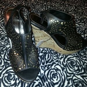 Black and gold wedges