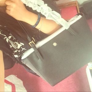 Tory burch tote