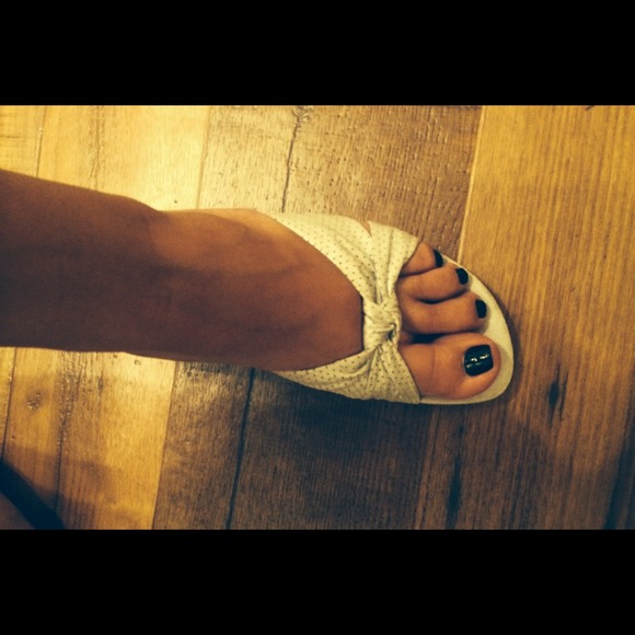 bear trap wedge sandals