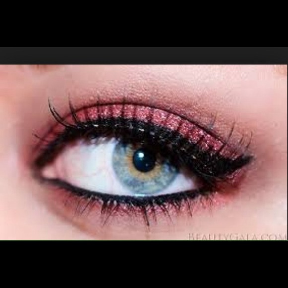 Younique - Picture 2 of 3