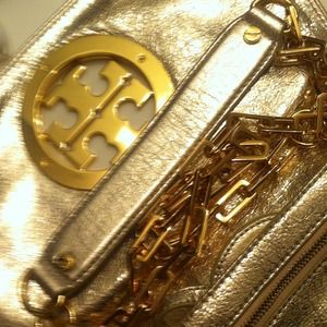 HUBS LOST HIS JOB SALE!! Tory burch purse