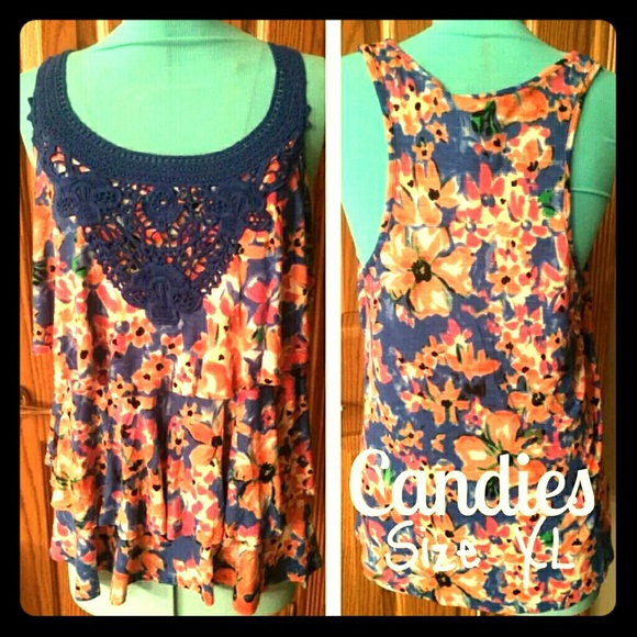 Sleeveless floral print top with lace accent . ?