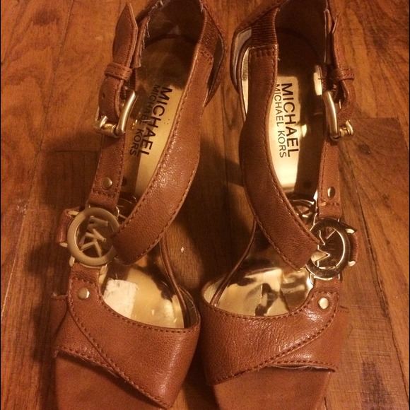 Congnac color MK shoes (authentic) - Picture 1 of 3
