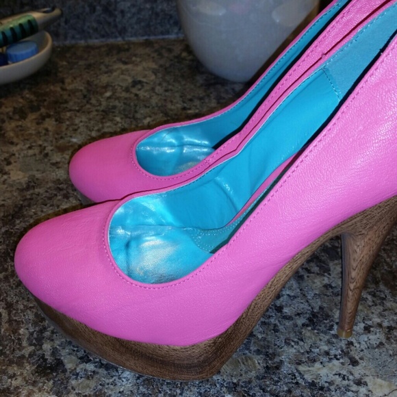Hot pink round toe heels