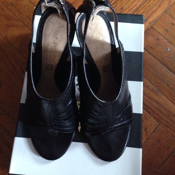 Lamb sandals