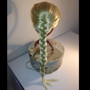 Queen Elsa wig. Frozen character. For children.