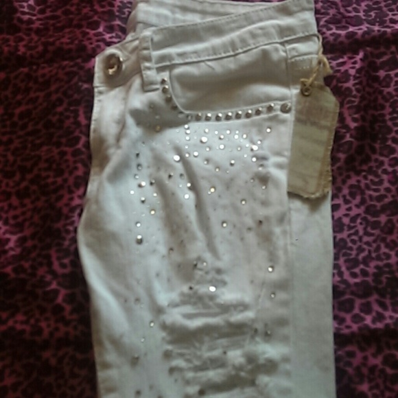 White denim jeans
