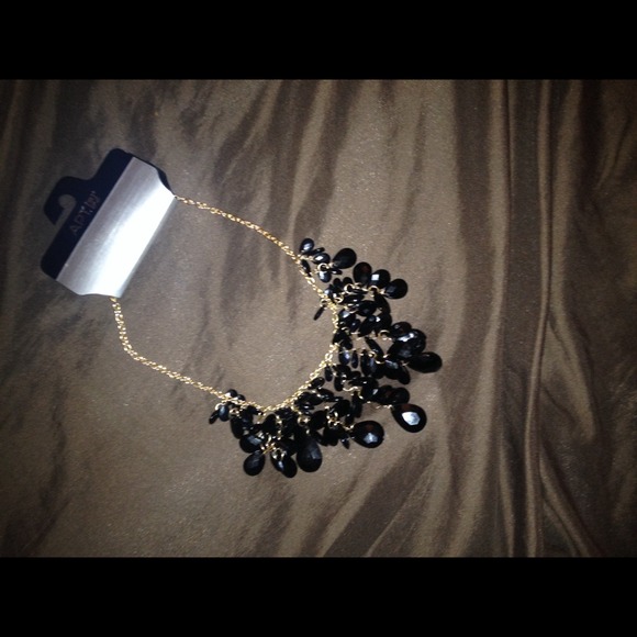 Beautiful Necklace - Picture 2 of 4