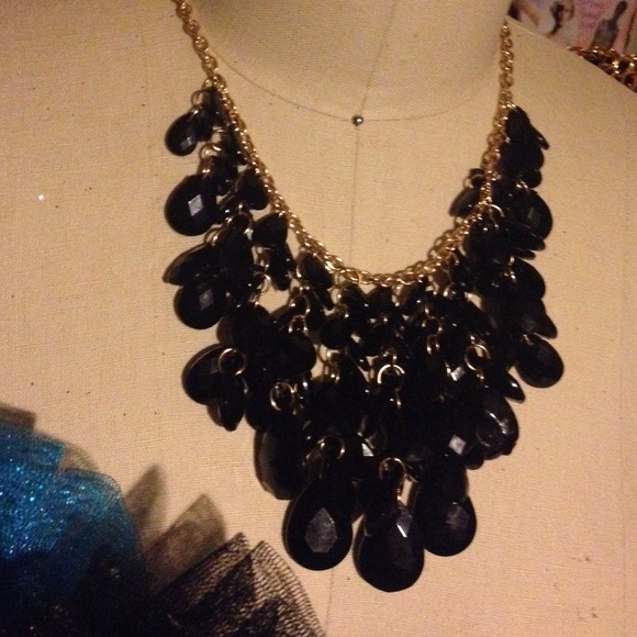 Beautiful Necklace - Picture 3 of 4