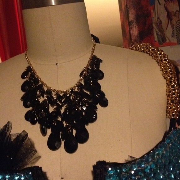 Beautiful Necklace - Picture 4 of 4