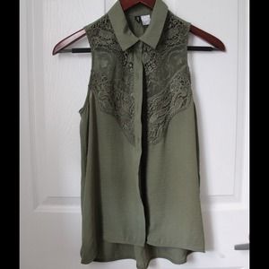 / Bundled / Green Sleeveless Lace Button-Up