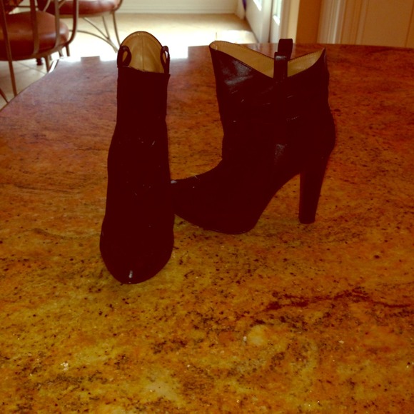 Adorable zara cowgirl booties