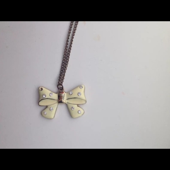 Forever 21 Cream Bow Necklace 6 inch chain