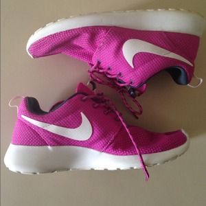 🎉FLASH SALE 🎉 Nike Roshe Run