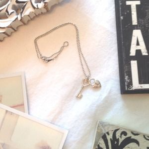 • s i l v e r • n e c k l a c e • heart & locket •