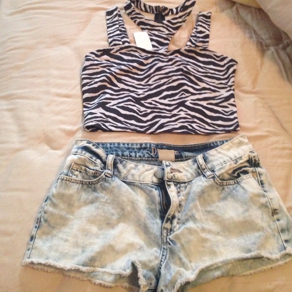 Belly shirt, great with high shorts - Picture 2 of 2