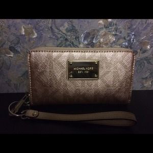 Michael Kors 5s Wristlet