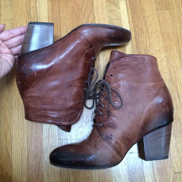 💋SOLD Vic Mate distressed hidden heel boots - Picture 2 of 4