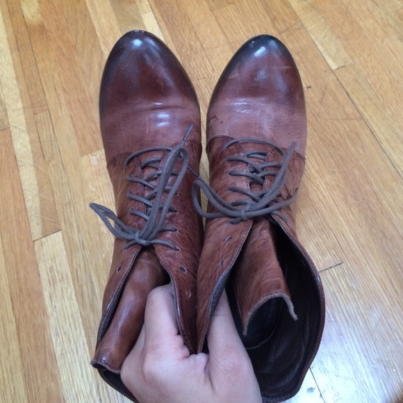 💋SOLD Vic Mate distressed hidden heel boots - Picture 3 of 4