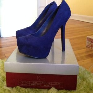 Breckelles Marisa-21W Pump Blue heels