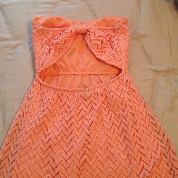 Peachy color strapless dress - Picture 2 of 2