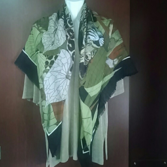 BIG SALE NWOT.BEYOND GORGEOUS SCARF - Picture 3 of 3