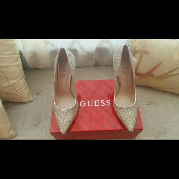 Guess neodan sparkle pumps