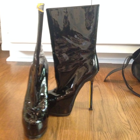💛💛⚠️YSL black Patent Leather Booties ⚠️💛💛 - Picture 2 of 4