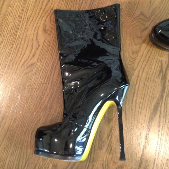 💛💛⚠️YSL black Patent Leather Booties ⚠️💛💛 - Picture 3 of 4