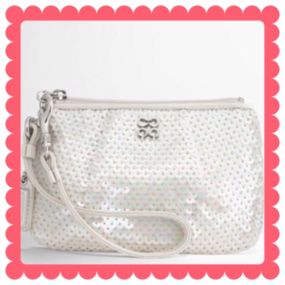 Coach Clutches & Wallets - ☀️HOST PICK☀️  COACH Wristlet