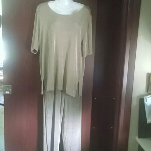 NEW SALE LISTING. BEIGE SLINKY - Picture 2 of 2