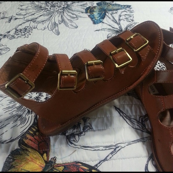 Steve Madden Leather sandal ❌On Hold❌