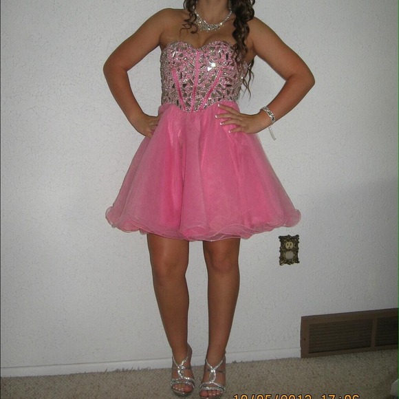 Dave And Johnny Homecoming Dress - Picture 2 of 2