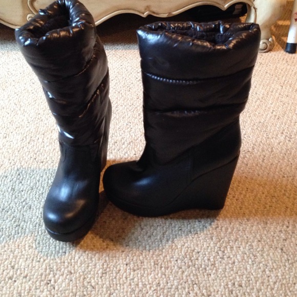 Platform moon boots never worn!
