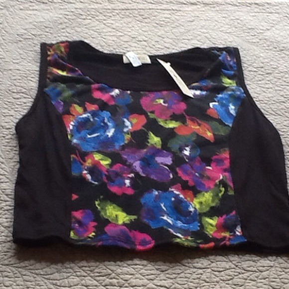 Free Kisses Tops - Junior Free Kisses crop top