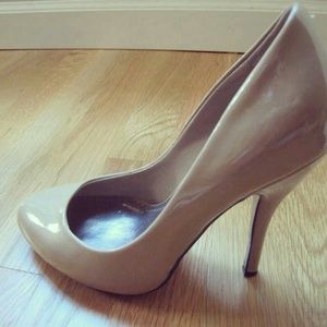 Steve Madden patent nude pumps