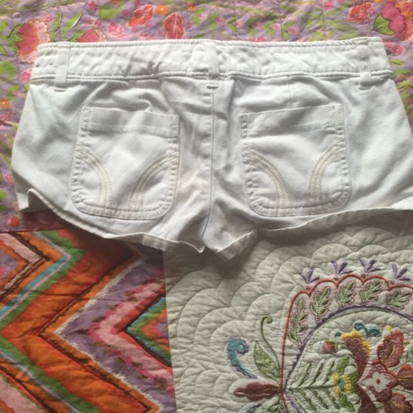 white hollister shorts