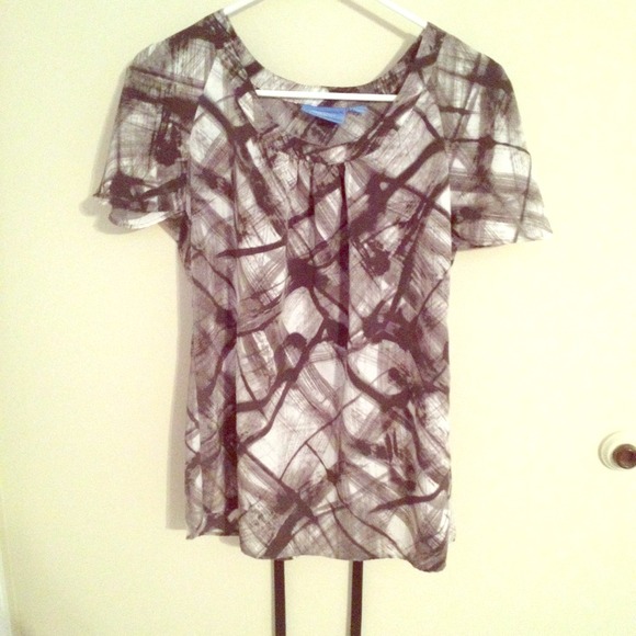 Simply Vera Gray and White Shirt