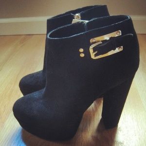 Dolce Vita black ankle booties