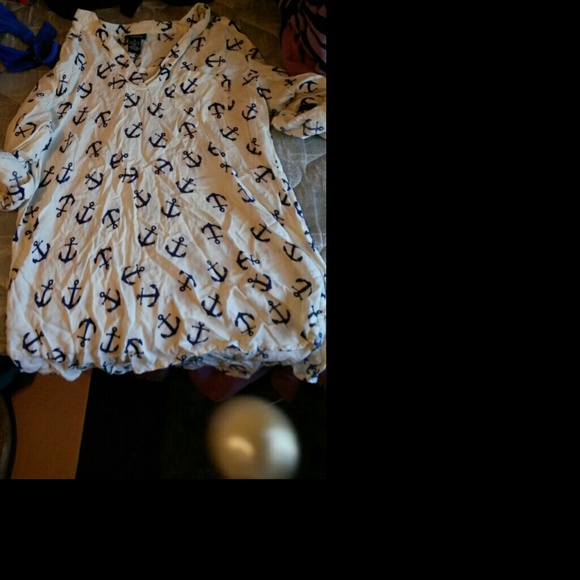 Shirt size medium dont fit me :(
