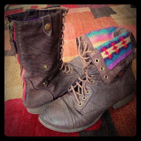Combat boots, brown w/ colorful tribal print