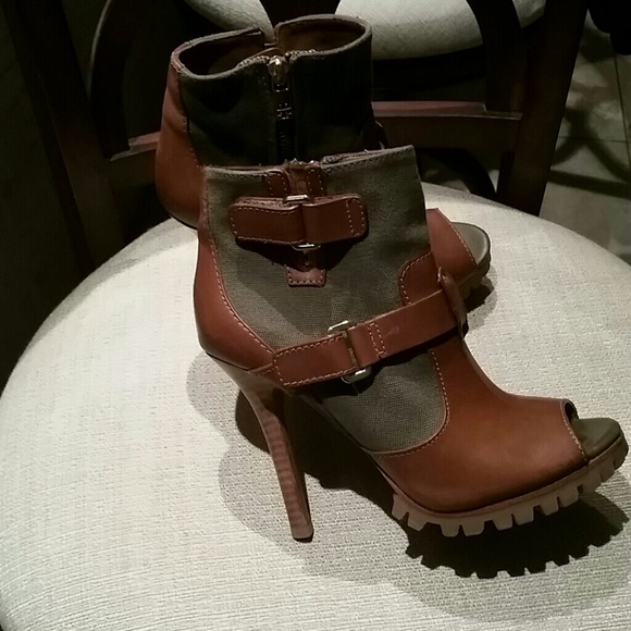 *SOLD* Tory Burch "oren" booties - Picture 2 of 4