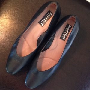 BeautiFeel Navy Pumps.