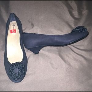 Dark Blue Giani Bernini Pumps with a small Heel
